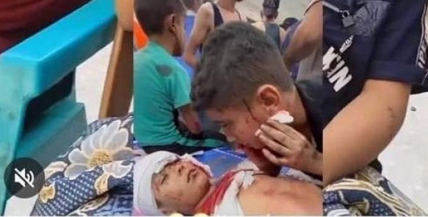 تلقين طفل الشهادة لأخيه