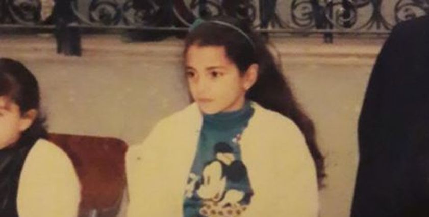 الفنانة درة في مرحلة الطفولة