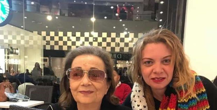 سوزان مبارك مع