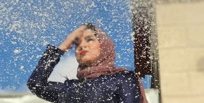الفتاة بطلة حفلة الطلاق