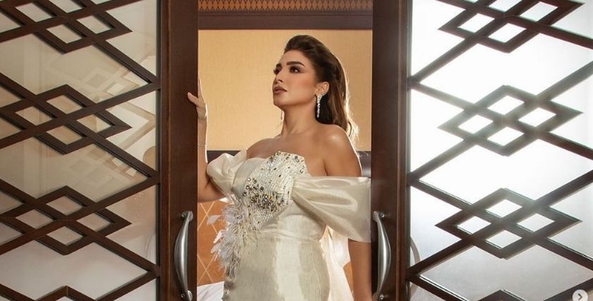 روجينا تتألق بالأبيض و«جيرب» زفاف في جلسة تصوير جديدة