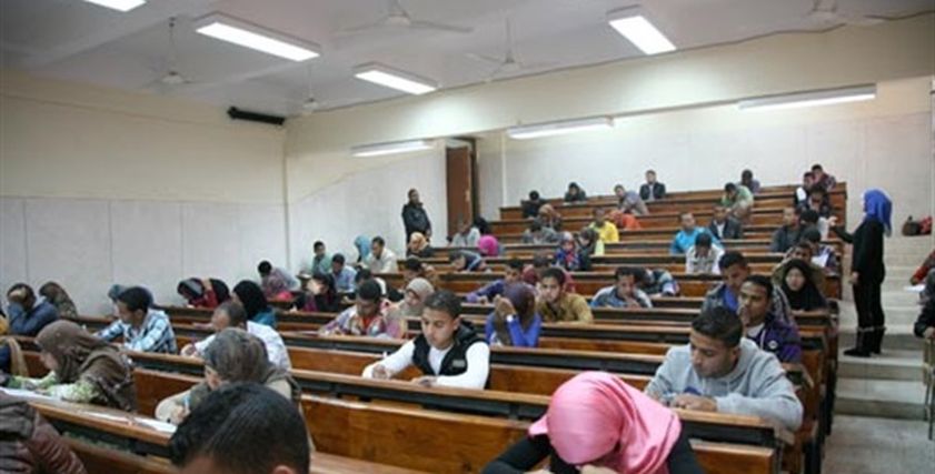 تساؤلات طالبات الجامعة بشأن الأبحاث العلمية والمناهج