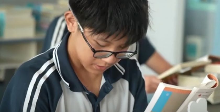 أحد طلاب المدرسة الصينية