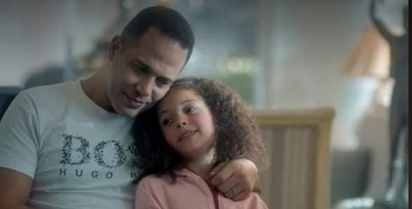 الطفلة خديجة أحمد والفنان مصطفى درويش