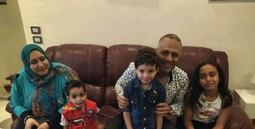 السيدة وأبنائها مع مصطفى درويش