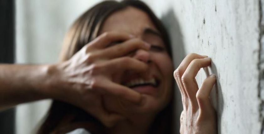 بعد التعرف على الإنترنت مراهق يغتصب فتاة ويقتلها ويقطع جثتها بالفأس