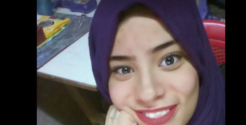 يسرا اشرف تحارب الشلل الدماغي بالرسم