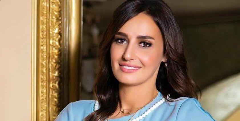 الفنانة حلا شيحة