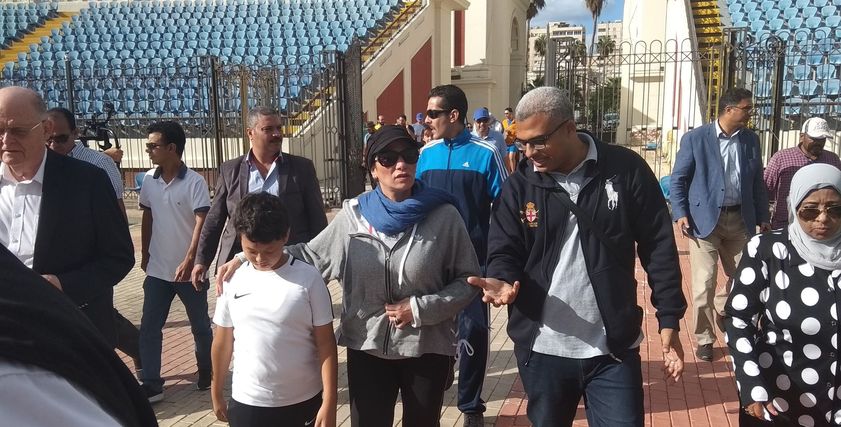 وزيرة البيئة اليوم بالماراثون مع نجلها