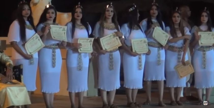 القرية الفرعونية تكرم ملكات جمال العرب