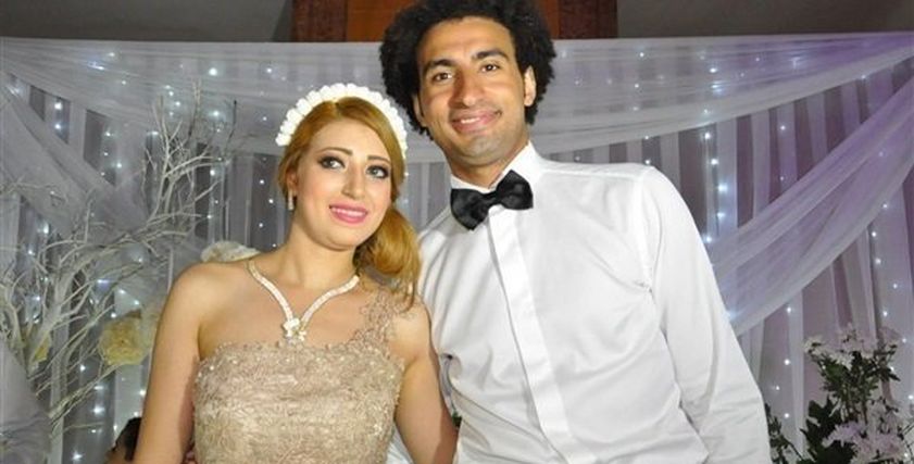 علي ربيع يتجاهل زوجته وينشر رسالة من أحد معجباته: