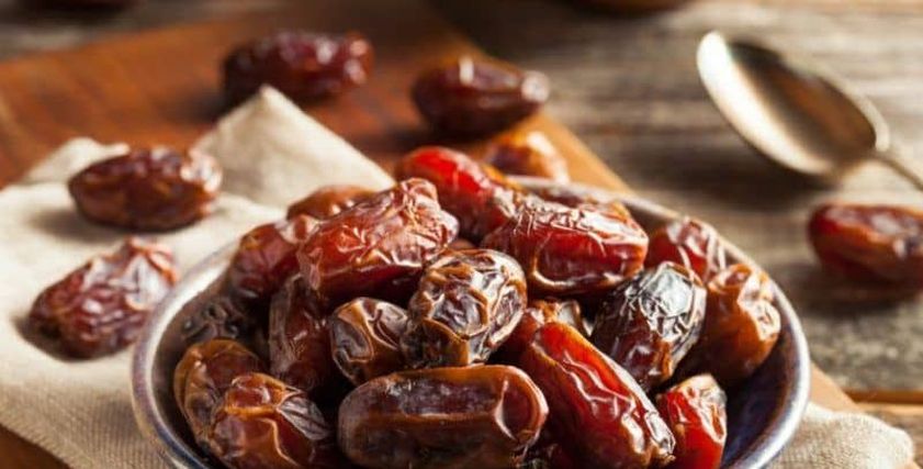 ماذا يحدث للجسم عند الإفطار على 3 تمرات