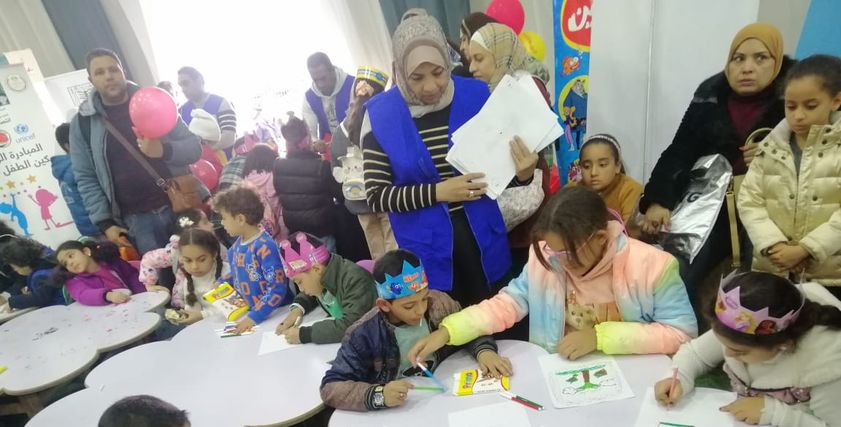 ركن للألعاب وورش حكي وتلوين ورسم داخل جناح الطفل بمعرض الكتاب