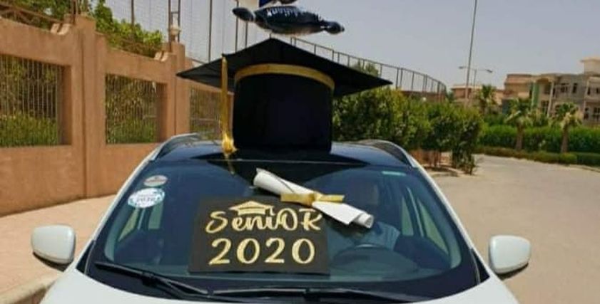 تزيين السيارة في حفل تخرج