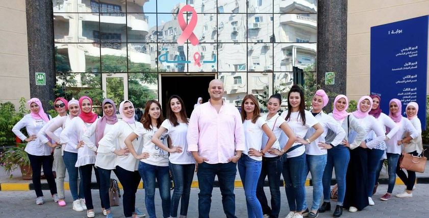 متسابقات ملكة جمال الاناقة مع صاحب الفكرة