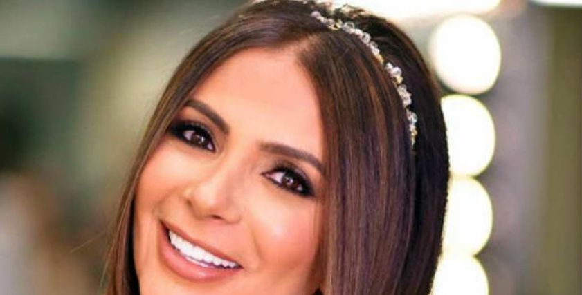 الفنانة منى زكي