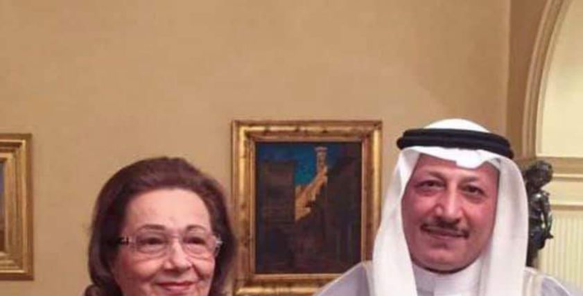 بالصور| أحدث ظهور لسوزان مبارك وزوجها ونجليها برفقة شاعر سعودي
