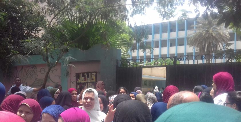 منع دخول الطلاب بساعات اليد داخل اللجان
