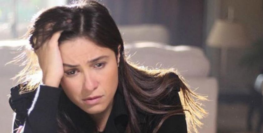 أول رد من ياسمين عبد العزيز على صور طليقها وريهام حجاج بالاستاد