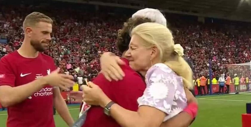 محمد صلاح وديبي هيويت