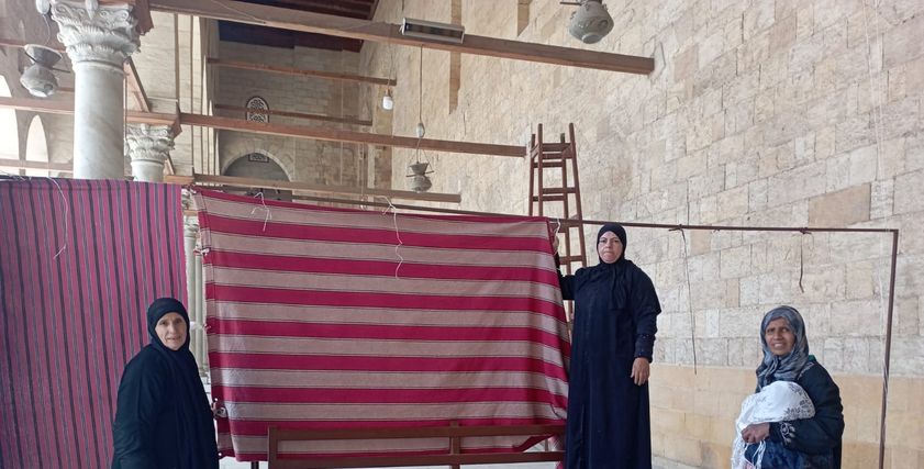 فتحية ومنى وأم محمود داخل مسجد «المؤيد شيخ»