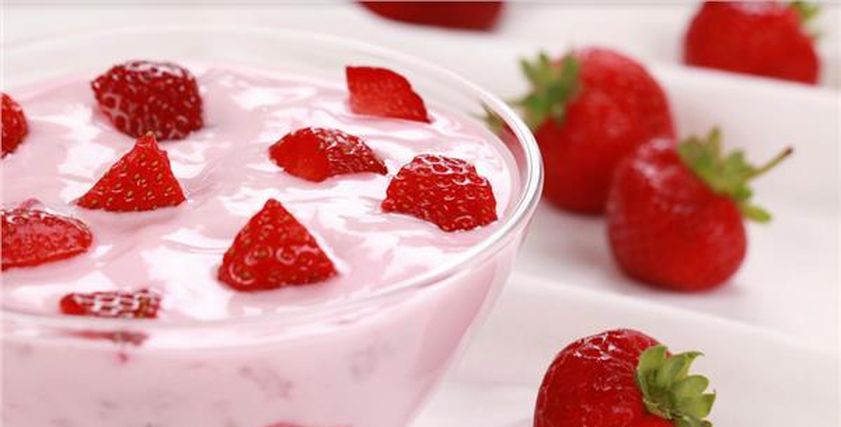 طريقة عمل الزبادى بالفراولة في البيت - تعبيرية