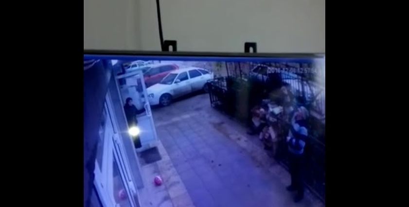 بالفيديو| نجاة طفلة سقطت من الطابق الخامس على يد سائق تاكسي