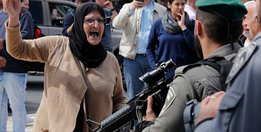 مآسى المقدسيات مع أطفالهن الأسرى.. «أحن إلى رائحة ابنى»