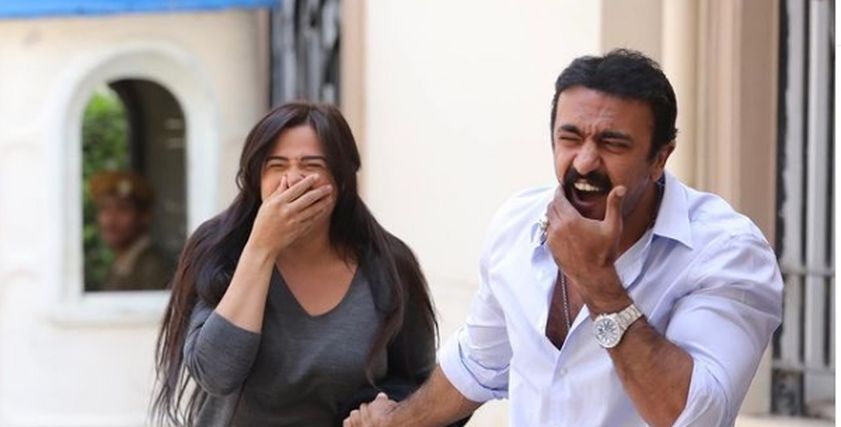 بعد خضوعها لعملية جراحية.. 16 صورة رومانسية تجمع ياسمين عبدالعزيز وأحمد العوضي