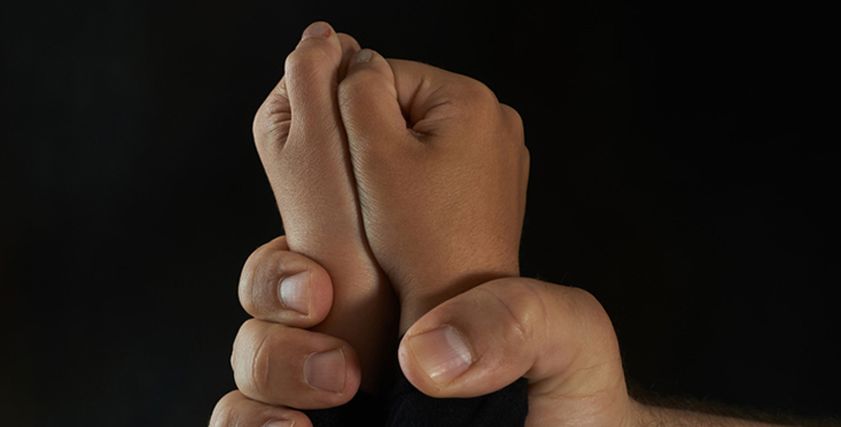 حكم الأم القاسية على أبنائها