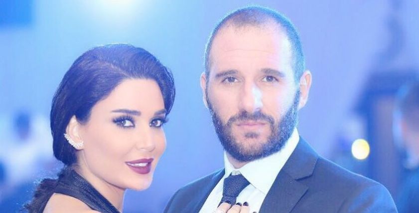 سيرين عبدالنور وزوجها وهي في الحمل