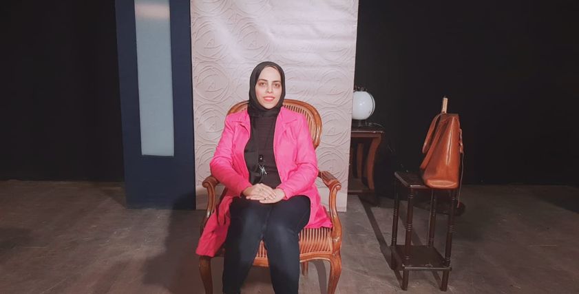 منى رمضان مترجمة إشارة