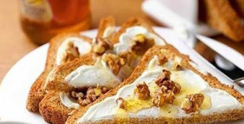شرائح التوست بالقشطة والموز