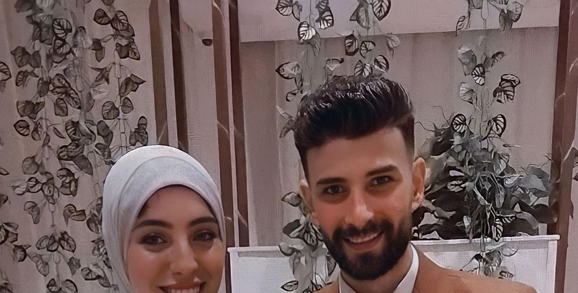 شاب وخطيبته