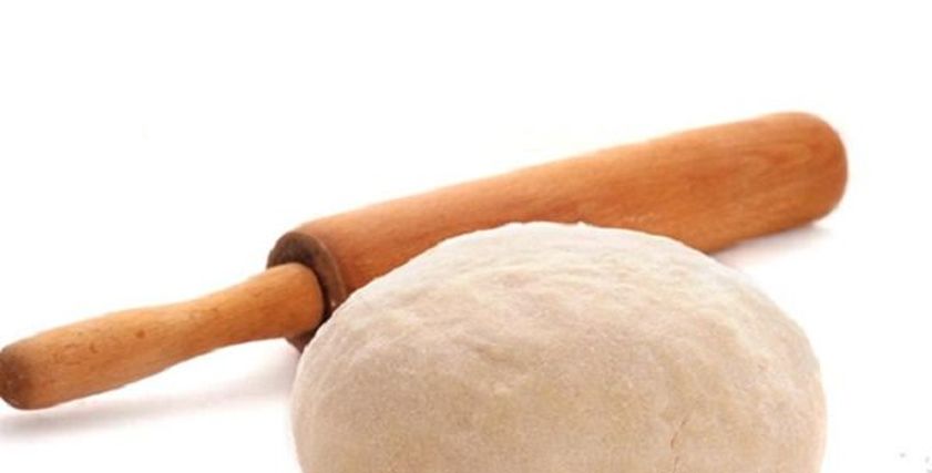 طريقة عمل عجينة البيتزا السريعة