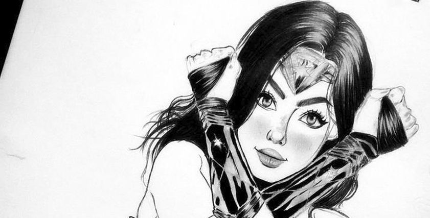 منة الله.. تهوى رسم شخصيات بنات من خيالها وتخطط لرسم شخصيتها بتفاصيل يومها