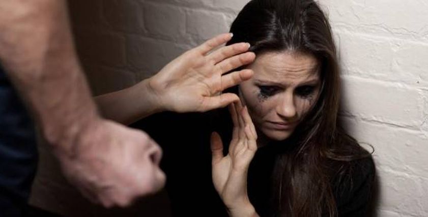 «فاطمة»: إحدى ضحايا الحبس المنزلي: والدى ضربنى وحبسنى عشان كده سبت له البيت