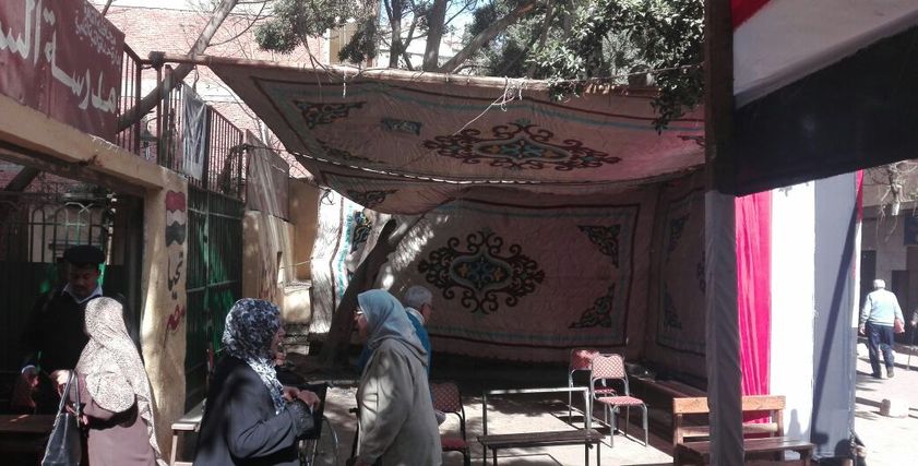 توافد النساء على اللجان