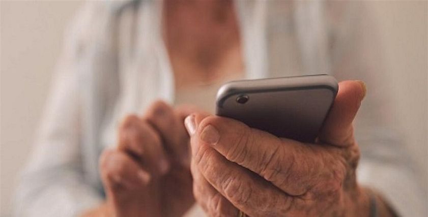 سيدة مسنة تتعرض للسرقة عبر الهاتف