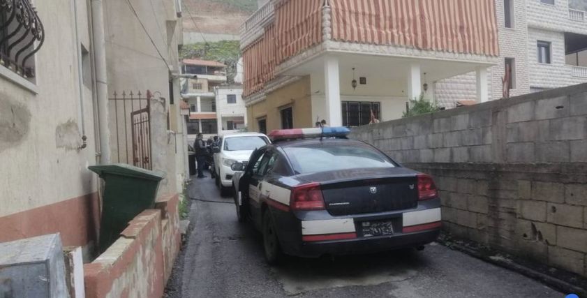 داخل الحي السكني حيث موقع الجريمة