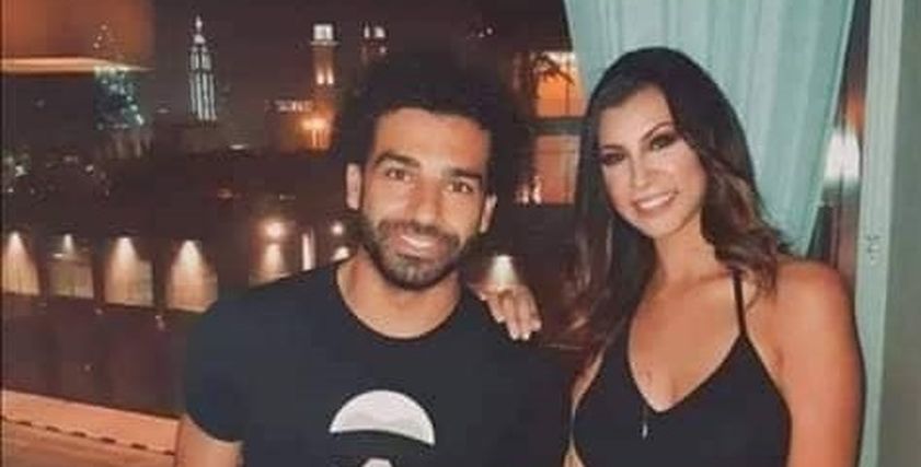 محمد صلاح مع معجبة