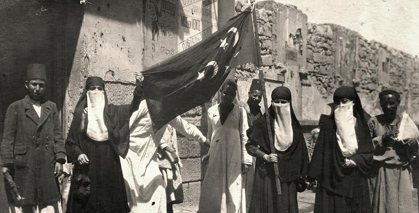 نحو 500 سيدة وفتاة شاركن في أول مظاهرة نسائية في تاريخ مصر الحديث