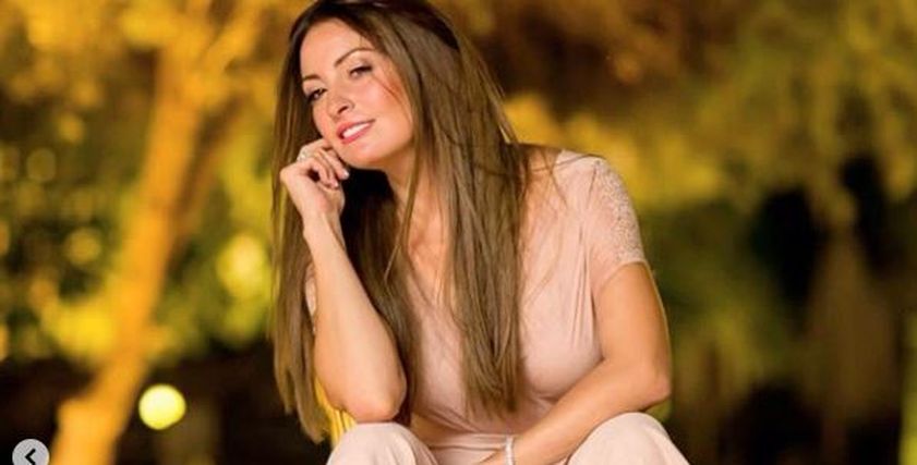 إطلالات الفنانة نيرمين الفقي