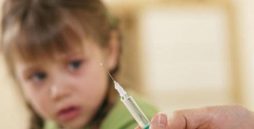 4 طرق لتخفيف حدة ألم التطعيمات على الأطفال.. منها
