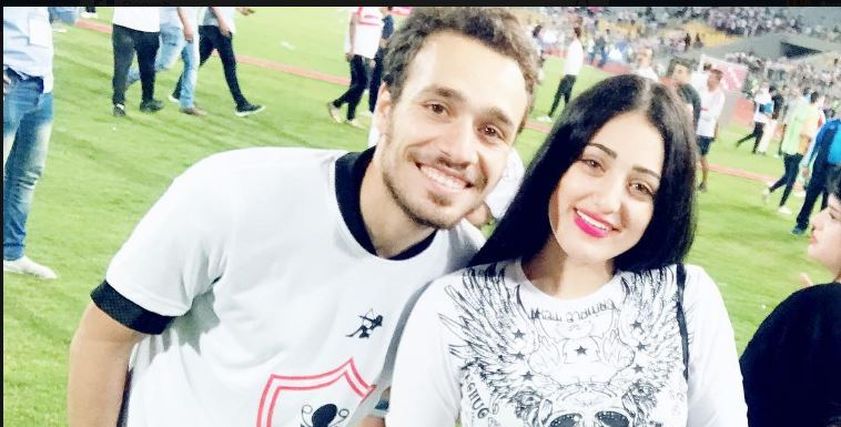 كيف احتفلت زوجات لاعبي الزمالك  بالكونفدرالية في الملعب