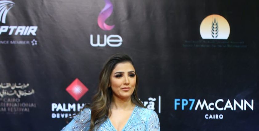 الفنانة مي عمر