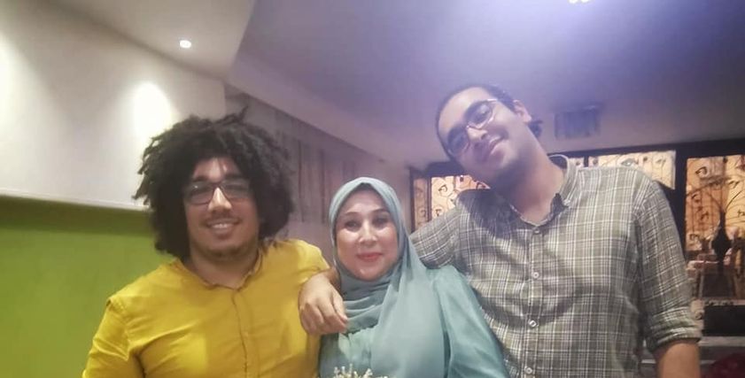 زياد وأخوته يحتفون بزواج والدتهم