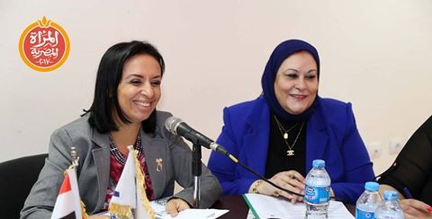 الدكتورة مايا مرسي خلال الاجتماع