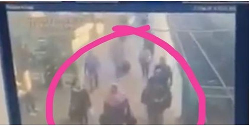 صورة تظهر سيدة قبيل اندلاع حريق محطة مصر
