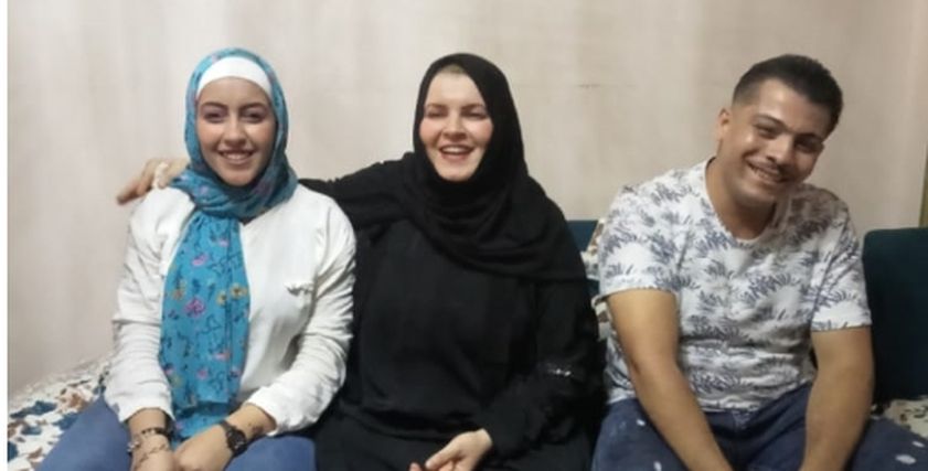 الضحية ووالدتها وخطيبها